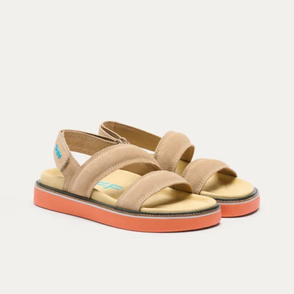 HOFF Hall of Fame Road Camel Sandal